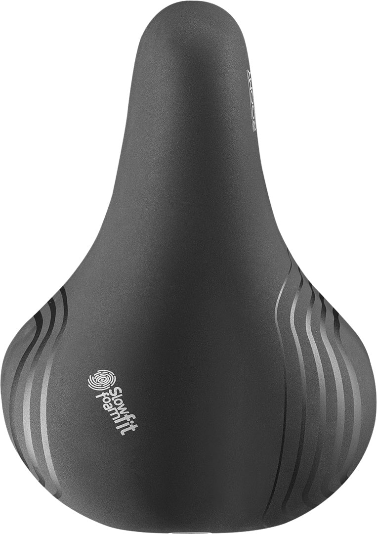 Roomy moderate saddle